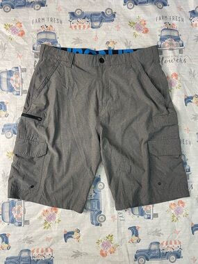 Iron Co. Moisture-Wicking Cargo Shorts – Men’s Size 34 – Gray